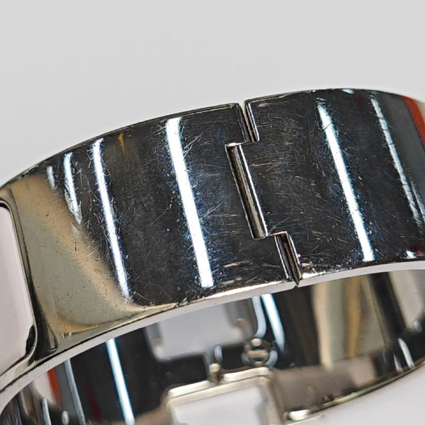 Brazalete Clic Clac H de metal plateado