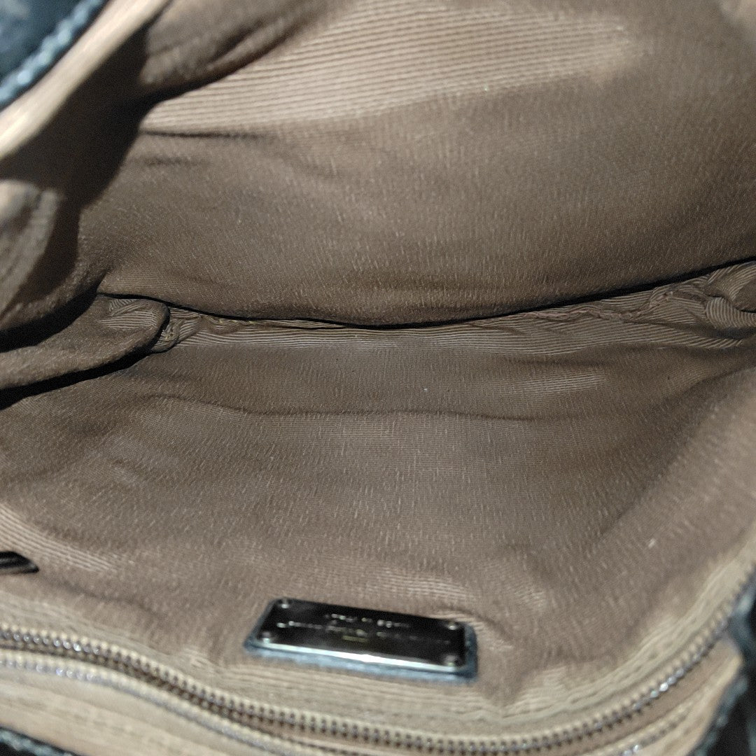 Medium Leather Black
