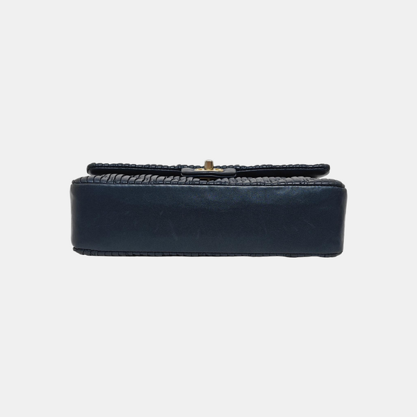 Authenticated pre-owned  CLASSIC FLAP Medium Chevron, Quilted Lambskin Blue - Crossbody Bag at Looply