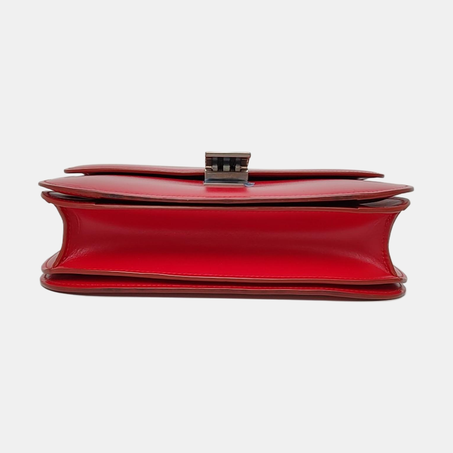 Authenticated pre-owned  CLASSIC BOX Medium Calfskin Red - Shoulder Bag at Looply