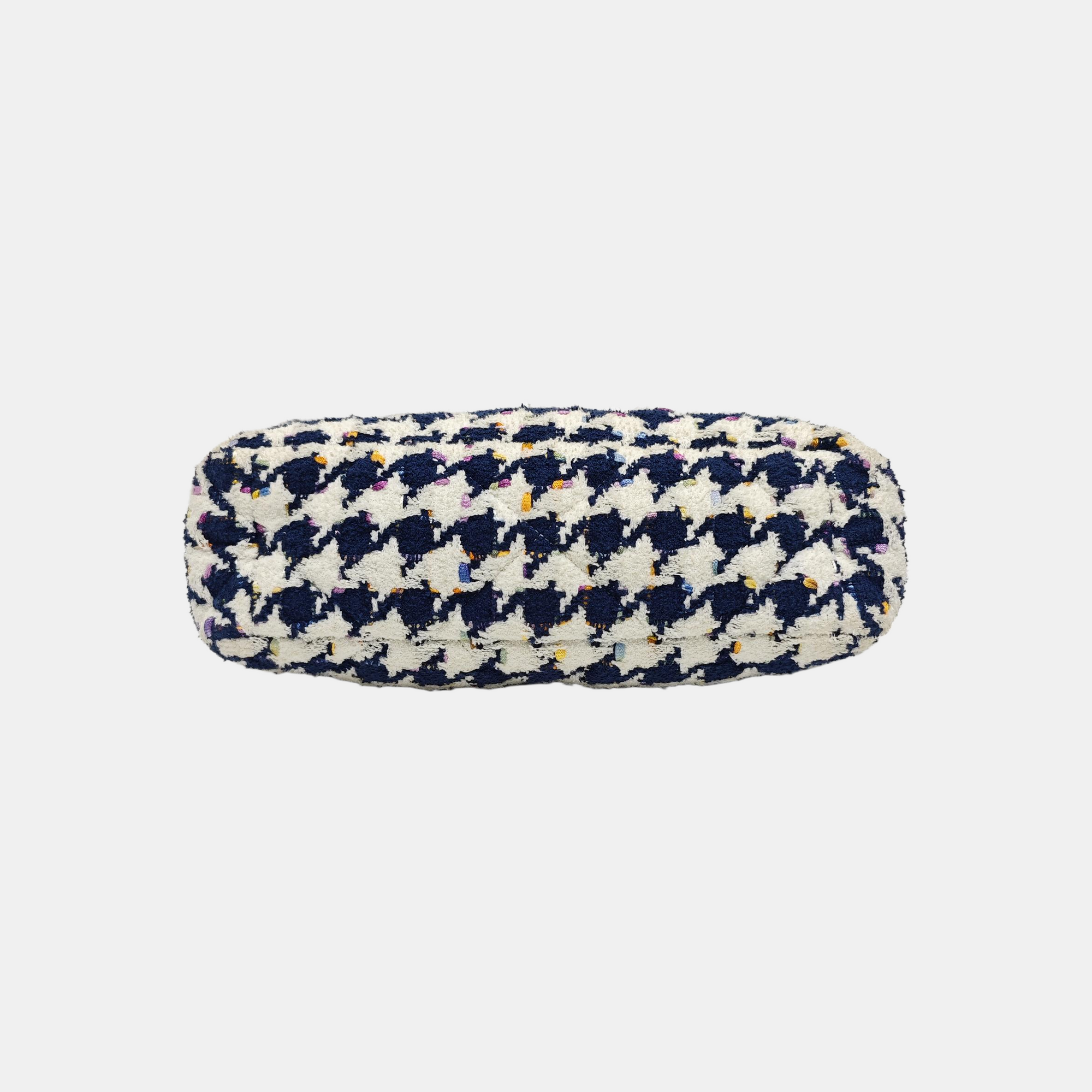 CHANEL 19 Large Quilted Fabric White