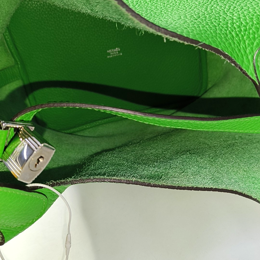 Authenticated pre-owned  Picotin Lock 22 Clemence Green - Bucket Bag at Looply