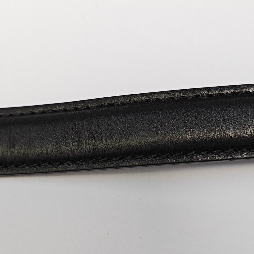 Cinturón de cuero negro