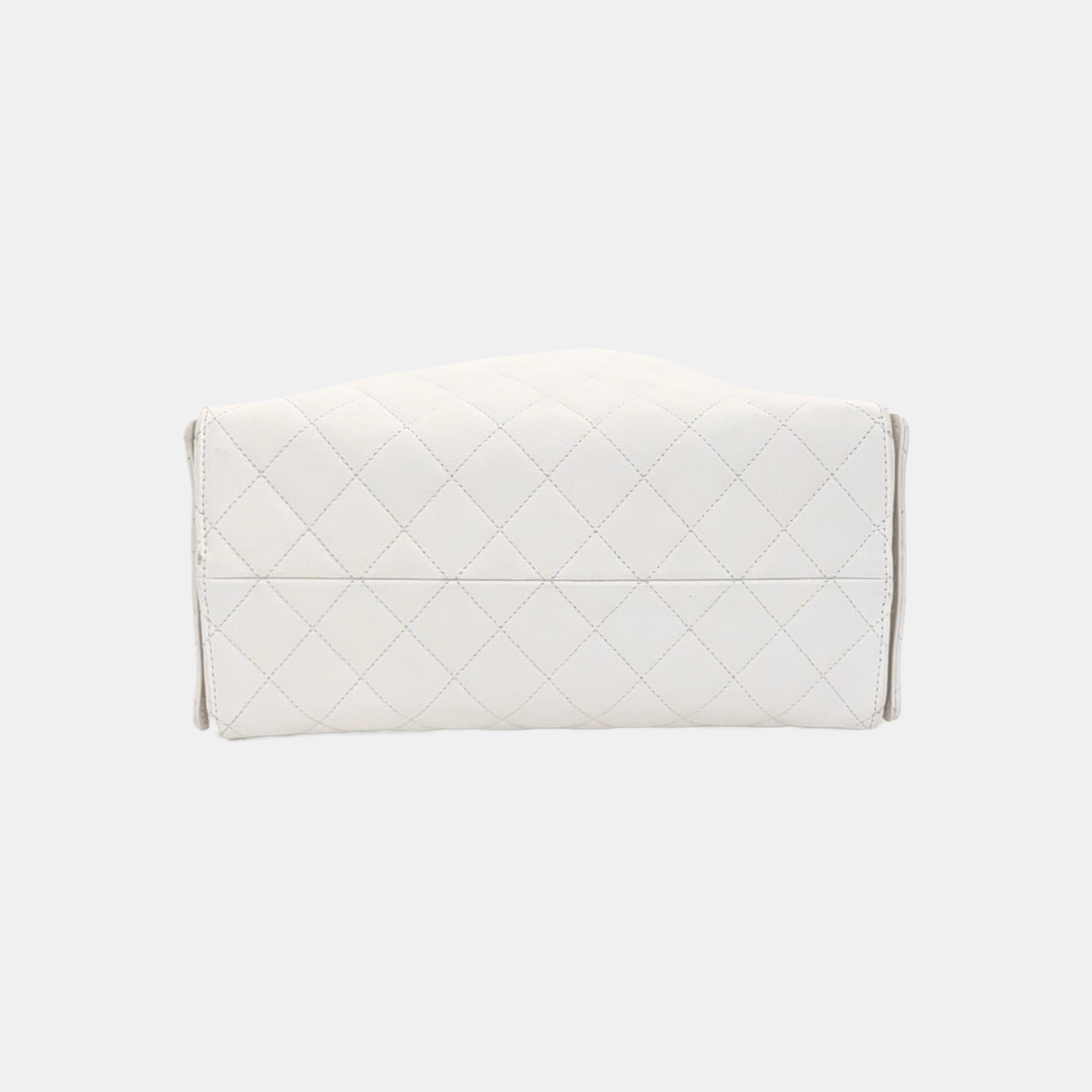 CHANEL 25 Medium Quilted Grained Calfskin White