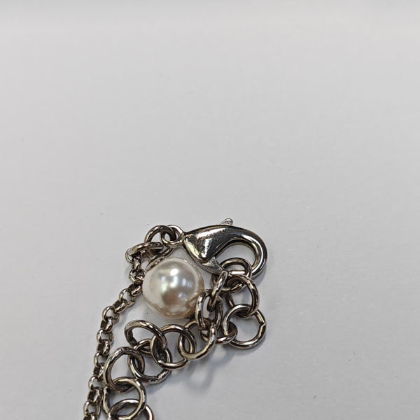 Collar de plata de metal