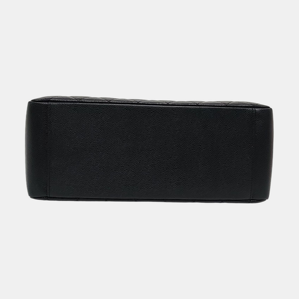 CHANEL GST Grande Piel de Becerro Granulada Acolchada Negra