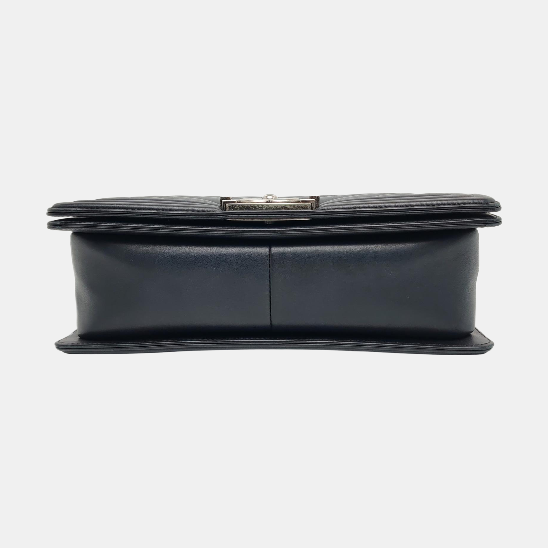 Authenticated pre-owned  BOY CHANEL Medium Chevron Calfskin Black - Shoulder Bag at Looply