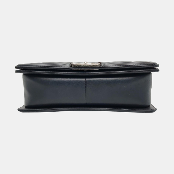 Authenticated pre-owned  BOY CHANEL Medium Chevron Calfskin Black - Shoulder Bag at Looply