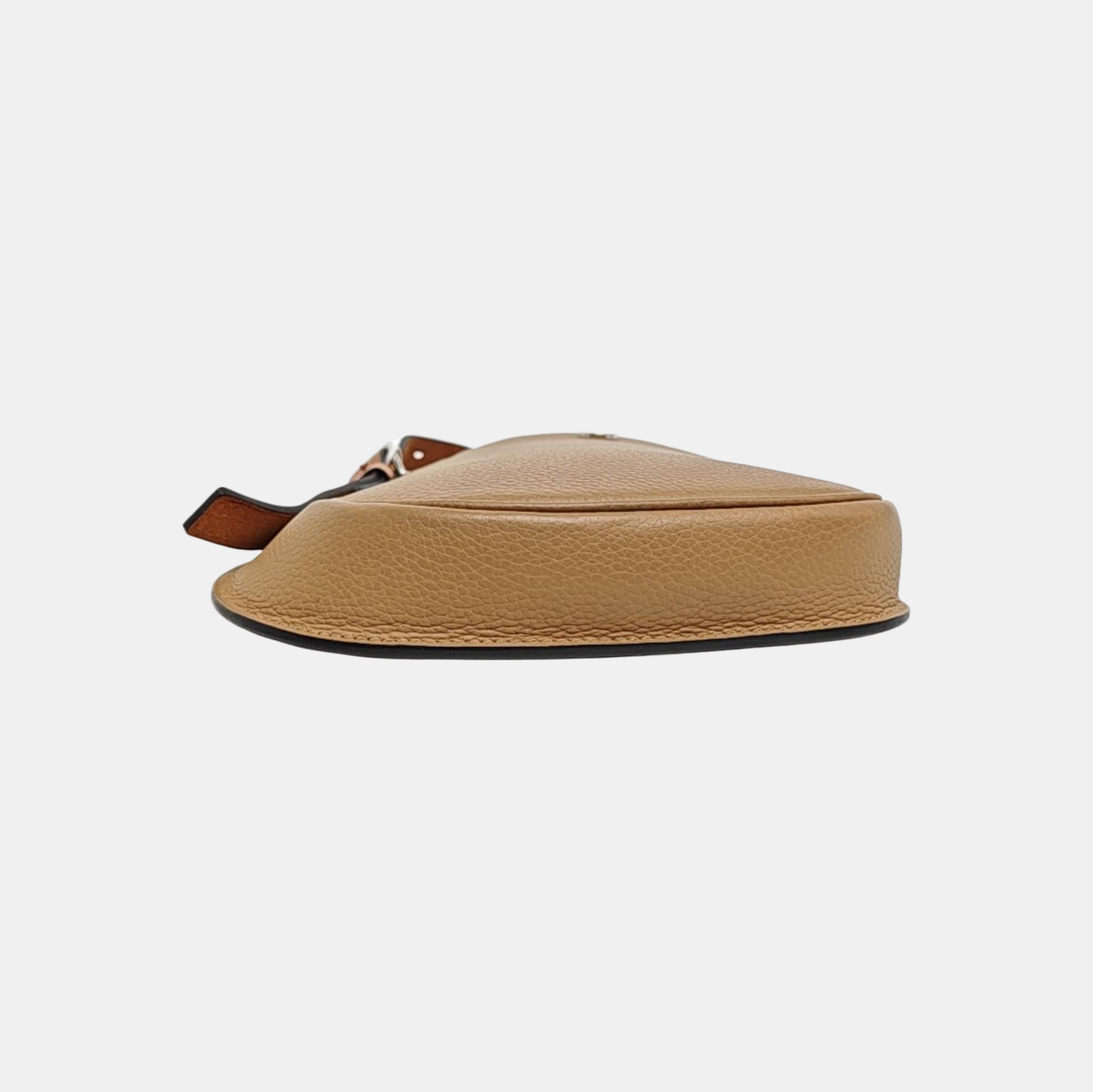 Perspective Cavaliere 19 Clemence Brown