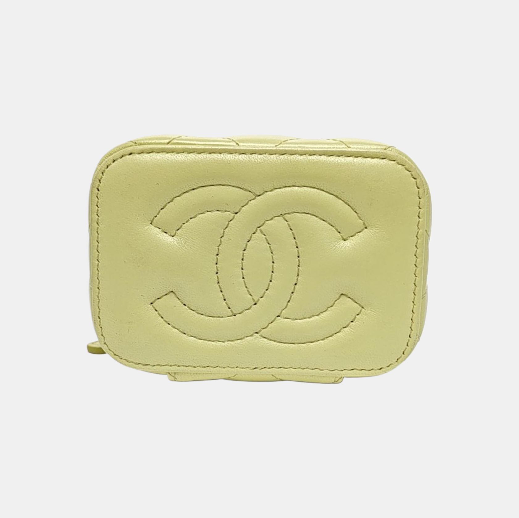 Authenticated pre-owned  VANITY CASE Small Quilted Lambskin Green - Shoulder Bag at Looply