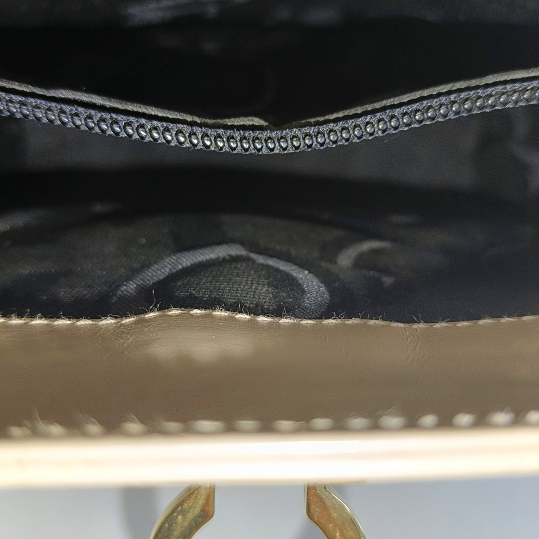 Authenticated pre-owned  Gancini Leather Pink - Shoulder Bag at Looply