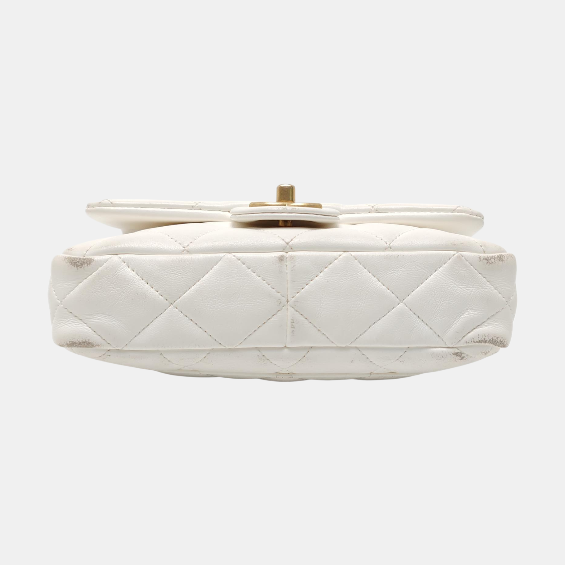 Authenticated pre-owned  CLASSIC FLAP Quilted Lambskin White - Shoulder Bag at Looply