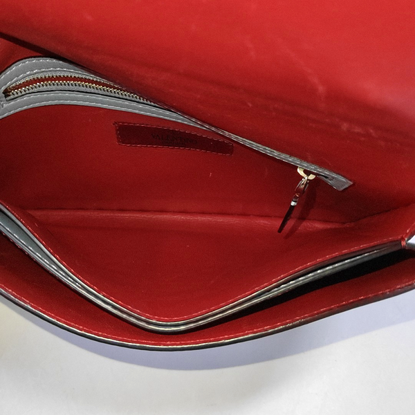 Authenticated pre-owned  Rockstud Calfskin Blue - Clutch at Looply
