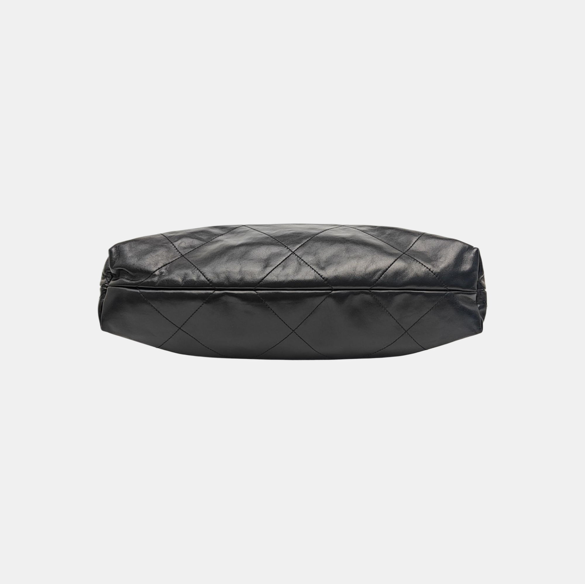 CHANEL 22 Medium Quilted Calfskin Black