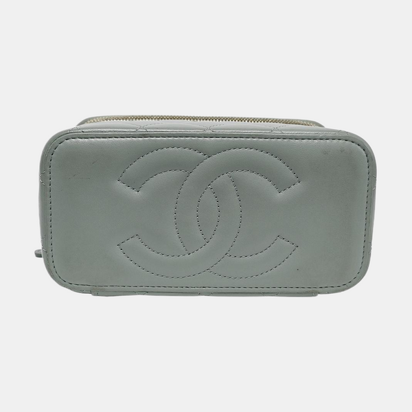 Authenticated pre-owned  VANITY CASE Quilted Lambskin Green - Shoulder Bag at Looply