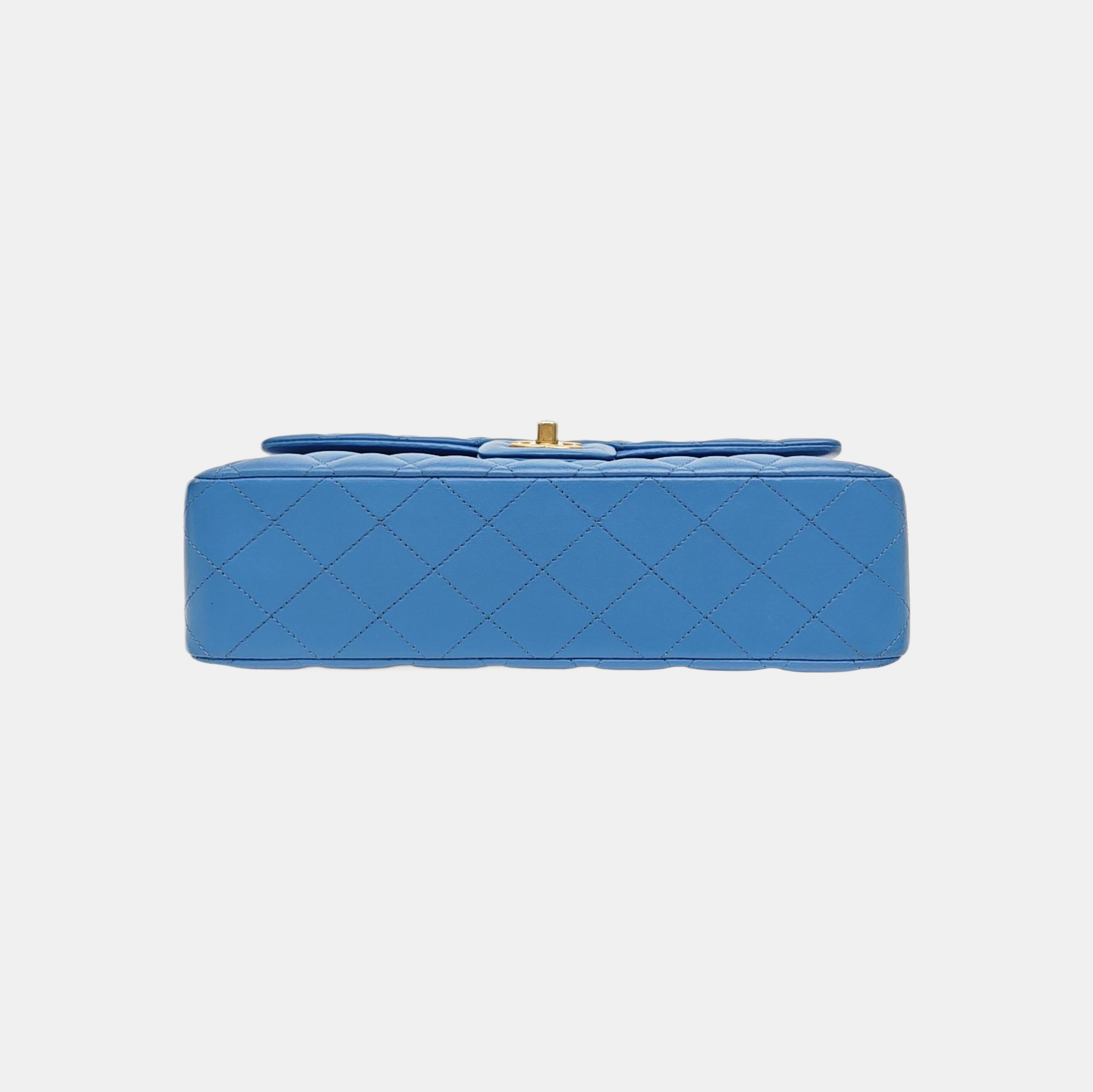 CLASSIC FLAP Medium Quilted Lambskin Blue