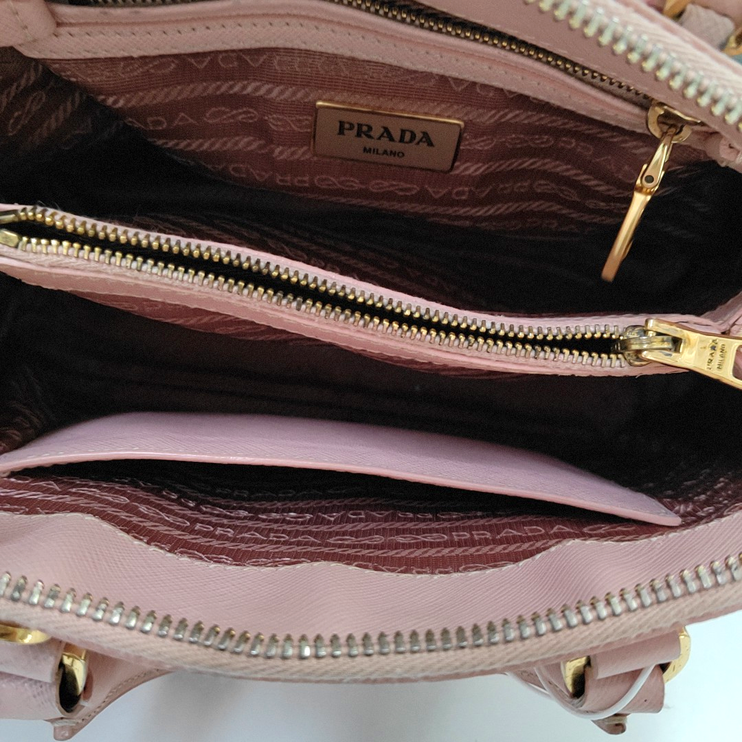 Authenticated pre-owned  Promenade Calfskin Pink - Shoulder Bag at Looply