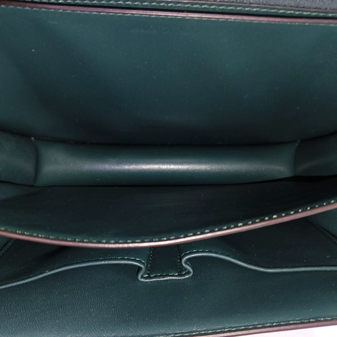 Authenticated pre-owned  CLASSIC BOX Medium Calfskin Green - Crossbody Bag at Looply