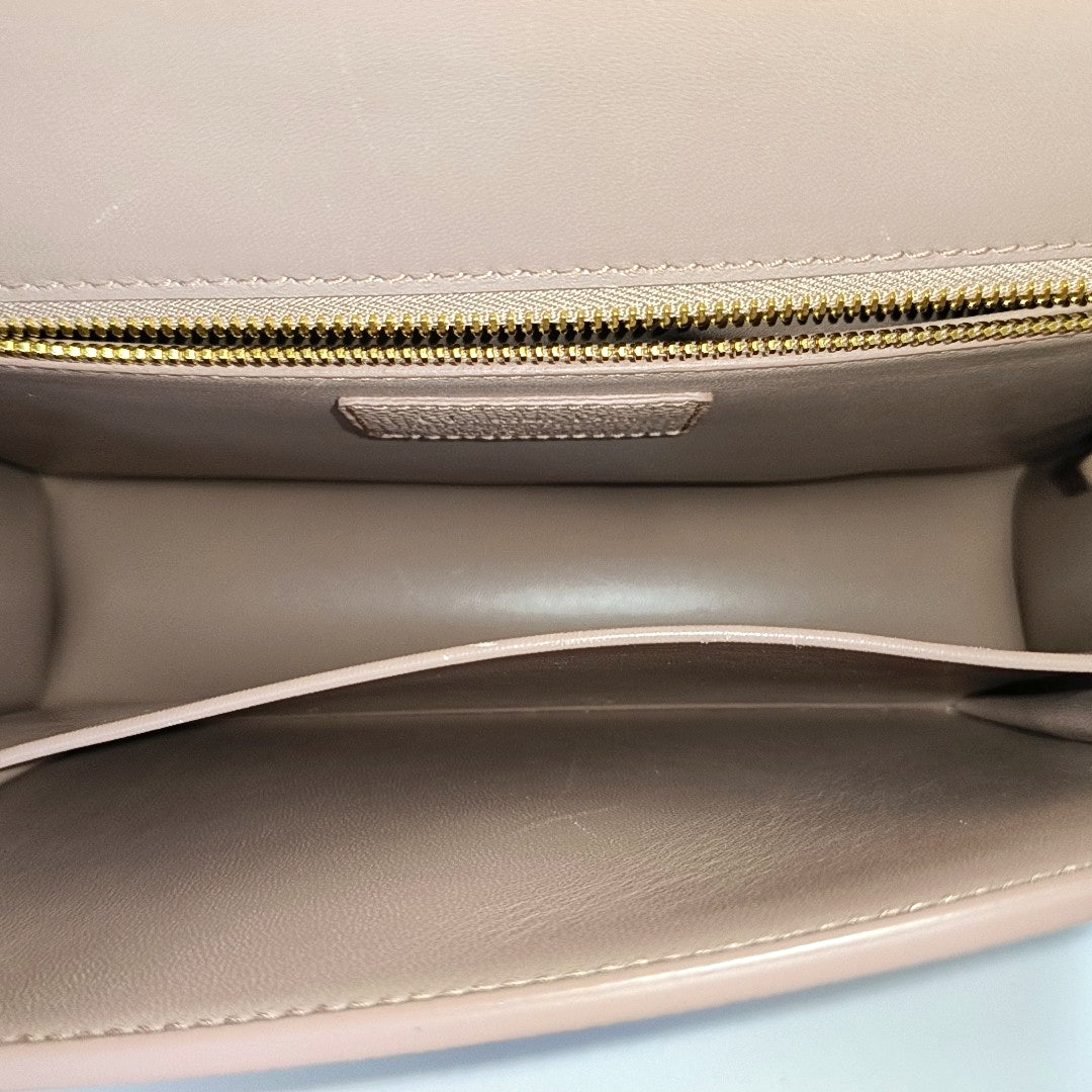Authenticated pre-owned  30 Montaigne Calfskin Pink - Crossbody Bag at Looply