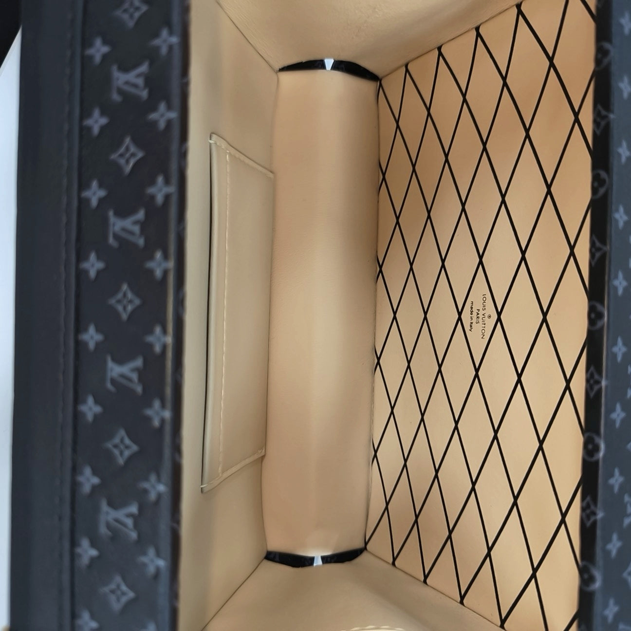 PETITE MALLE Calfskin Black