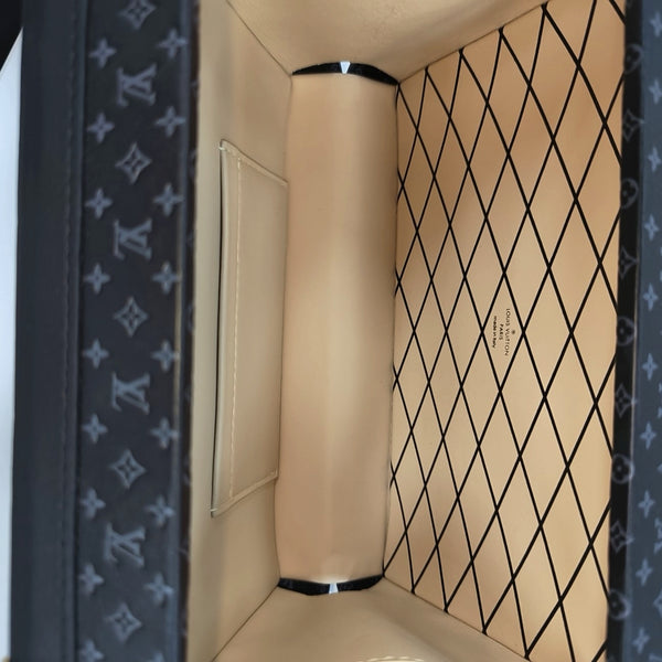 PETITE MALLE Calfskin Black