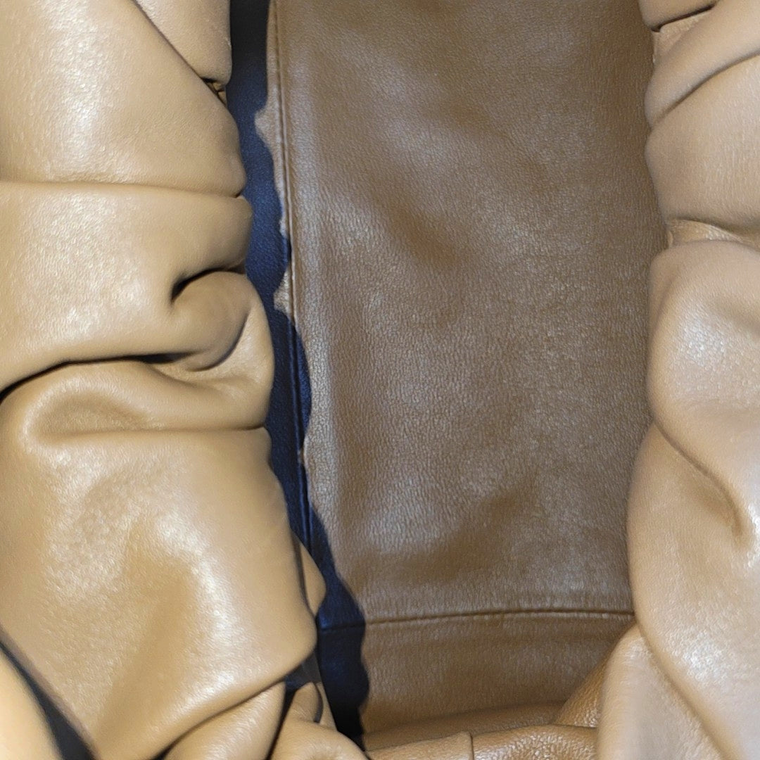 The Pouch Calfskin Brown