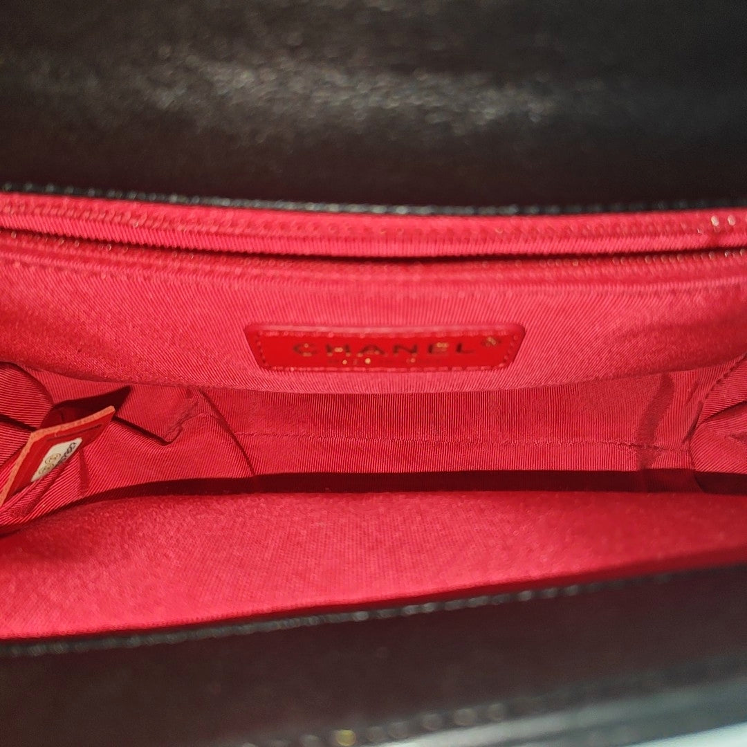 LOGO ENCHAINED FLAP Medium Quilted Calfskin Black