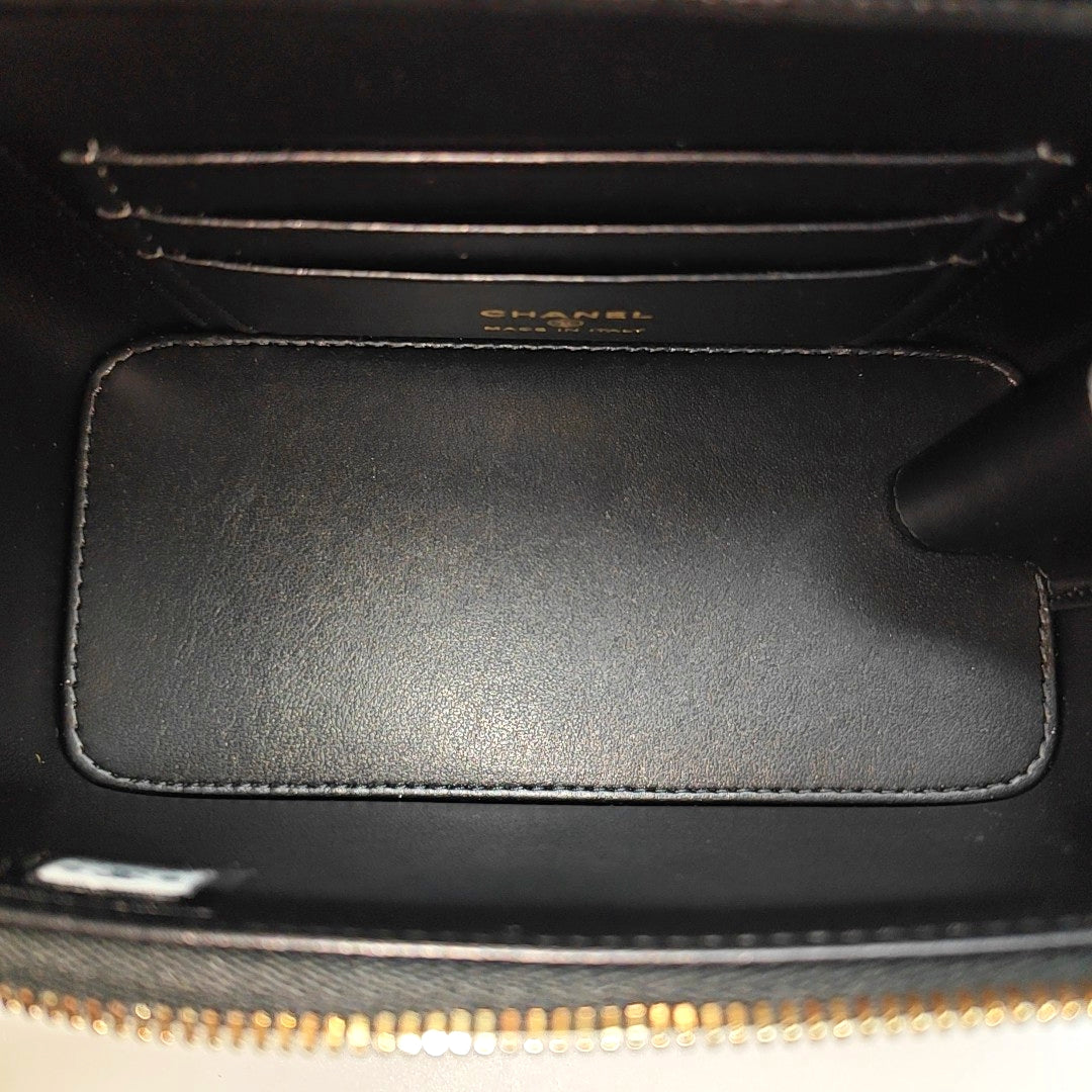 VANITY CASE Small Quilted Grained Calfskin Black
