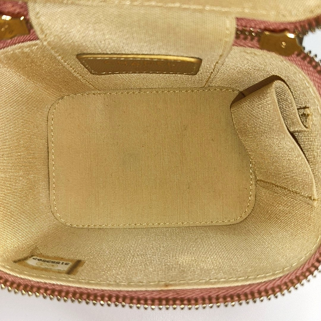 Authenticated pre-owned  VANITY CASE Quilted Lambskin Pink - Crossbody Bag at Looply