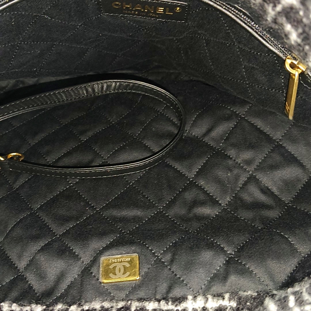 CHANEL 22 Small Fabric Multicolor