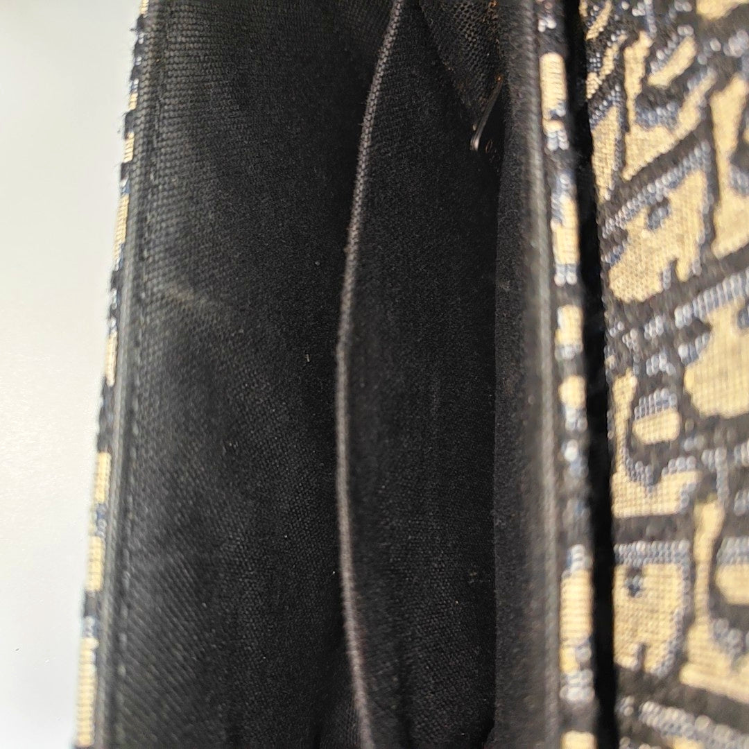 Authenticated pre-owned  30 Montaigne Oblique Canvas Blue - Shoulder Bag at Looply