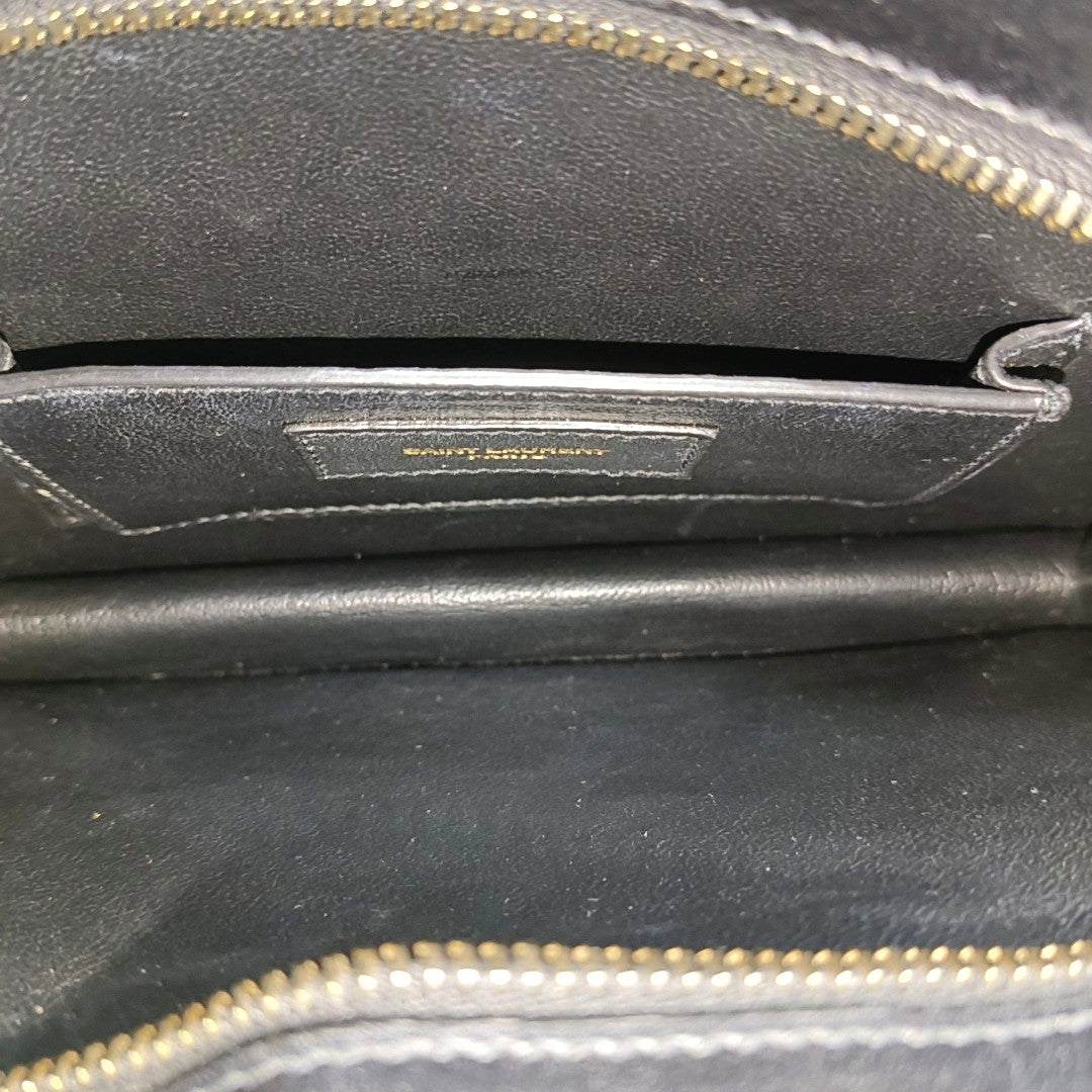 Authenticated pre-owned  MANHATTAN Small Calfskin Black - Shoulder Bag at Looply