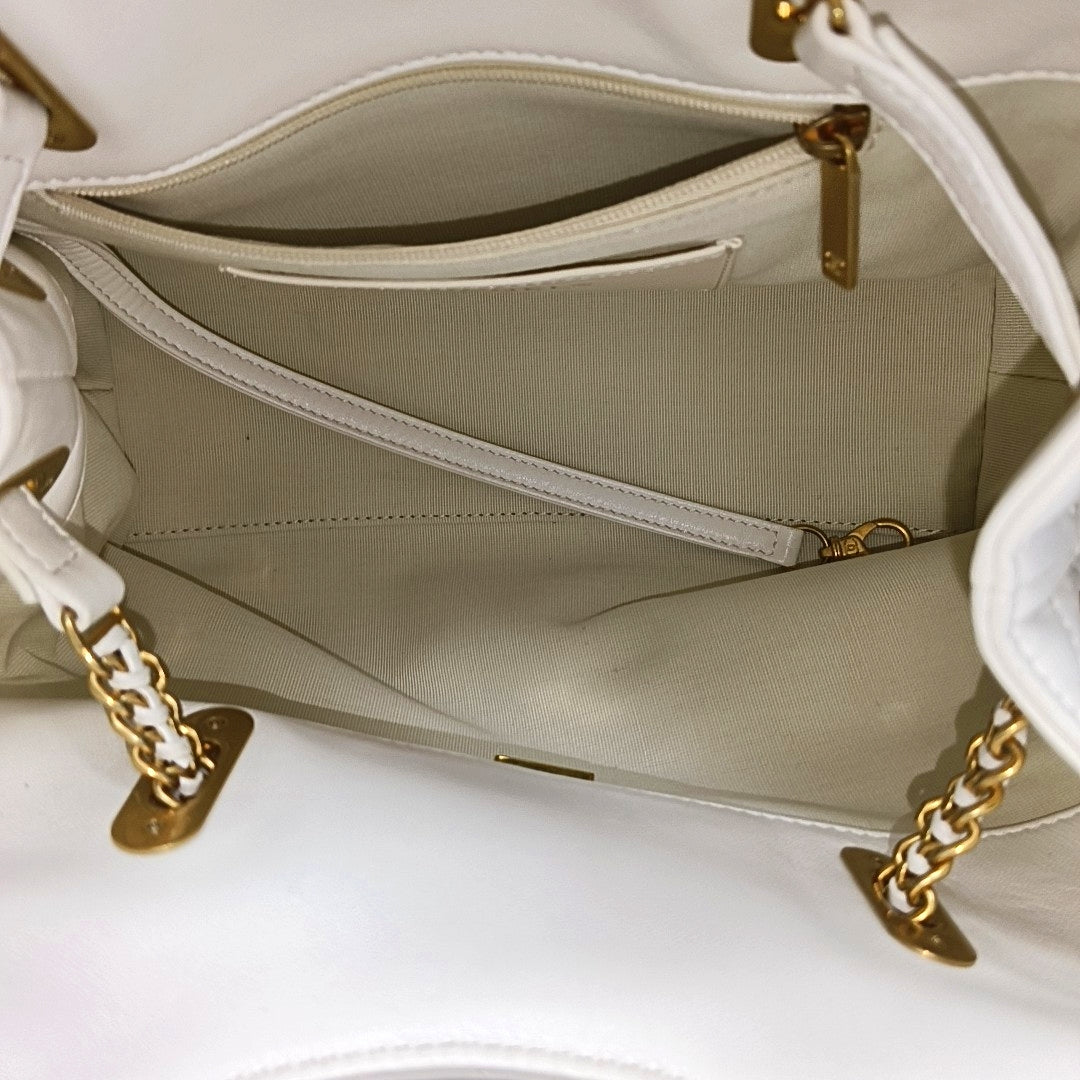 25P Quilted Lambskin White