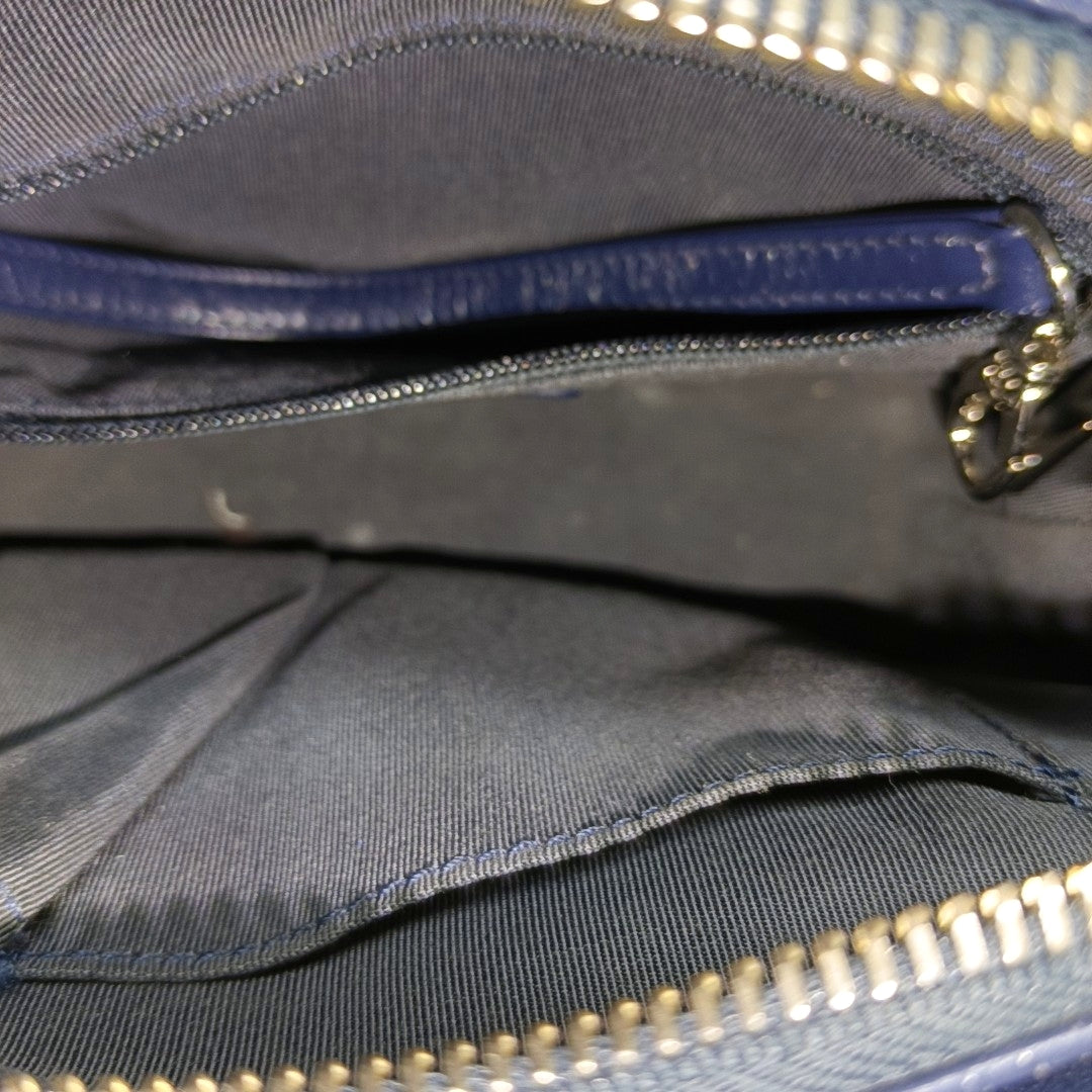 Authenticated pre-owned  GABRIELLE Small Quilted Wool Blue - Crossbody Bag at Looply