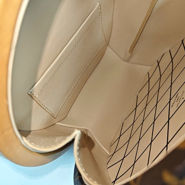 BOITE CHAPEAU PM Monogram Coated Canvas Brown