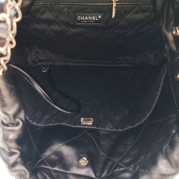 CHANEL 22 Medium Quilted Calfskin Black