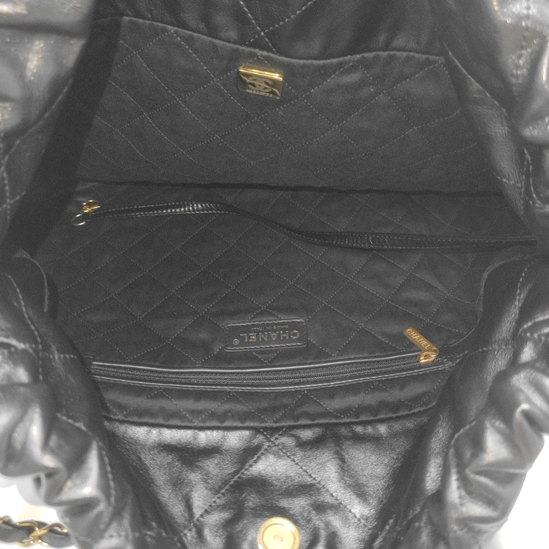 CHANEL 22 Medium Quilted Calfskin Black