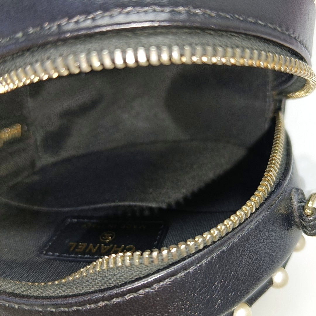ROUND Quilted Calfskin Black