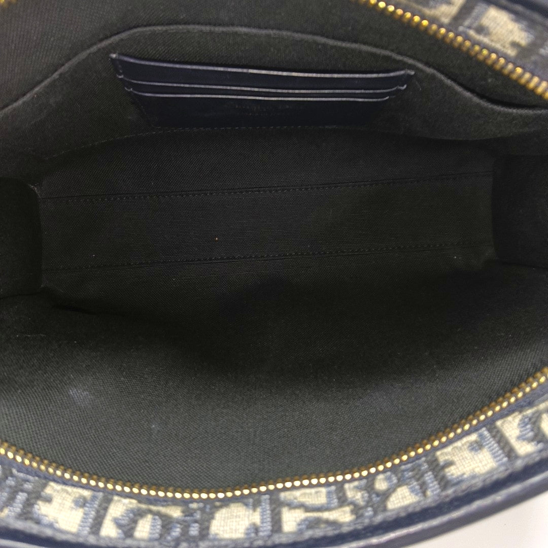 Authenticated pre-owned  30 Montaigne Monogram Canvas Beige - Top Handle Bag at Looply