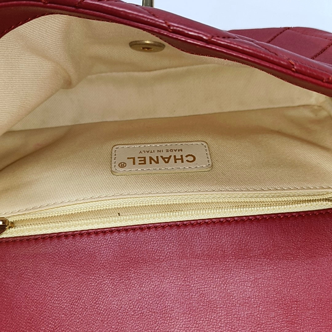 Authenticated pre-owned  CLASSIC FLAP Quilted Lambskin Red - Shoulder Bag at Looply