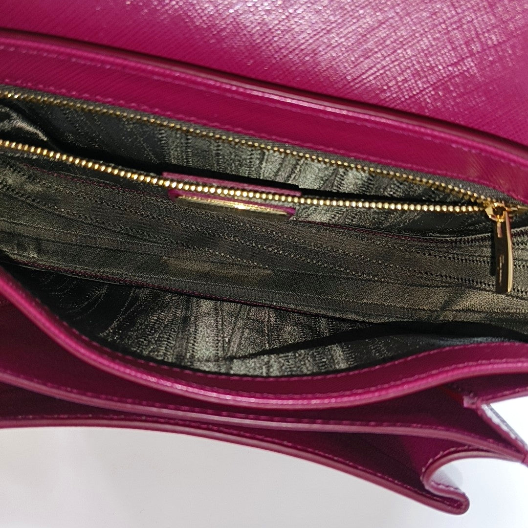 Authenticated pre-owned  Gancini Calfskin Burgundy - Shoulder Bag at Looply