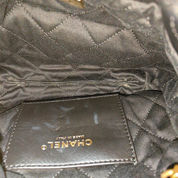 CHANEL 22 Mini Quilted Calfskin Black