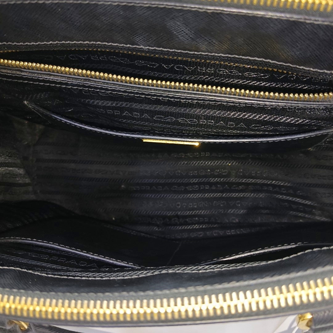 Galleria Medium Saffiano Calfskin Black