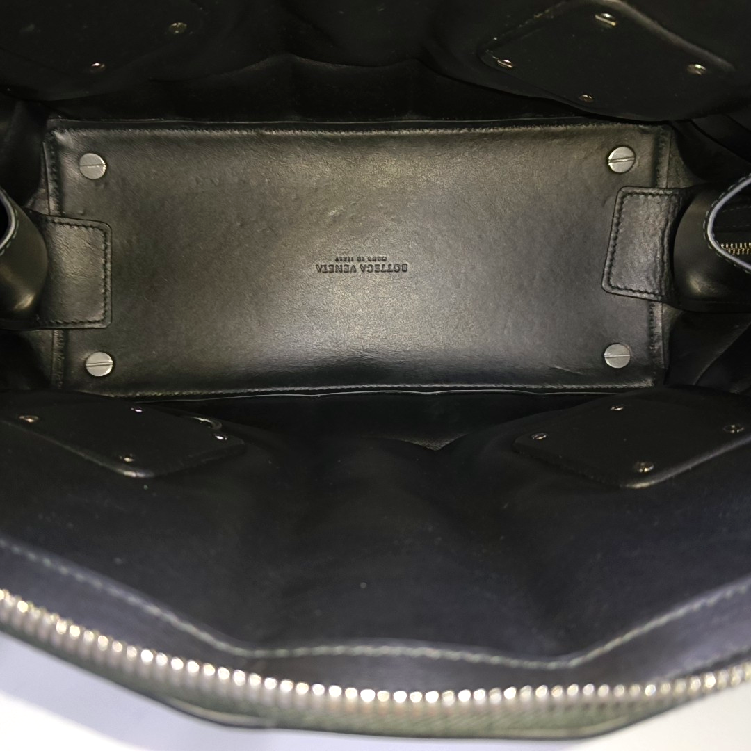 BV Swoop Medium Calfskin Black