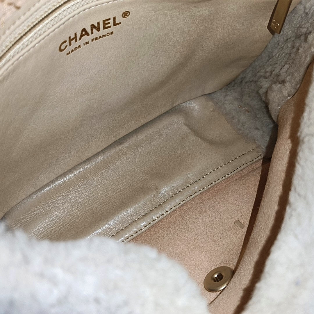 CLASSIC FLAP Small Sheepskin Gray