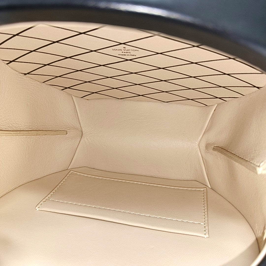 BOITE CHAPEAU PM Calfskin Beige