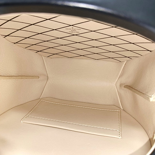 BOITE CHAPEAU PM Calfskin Beige