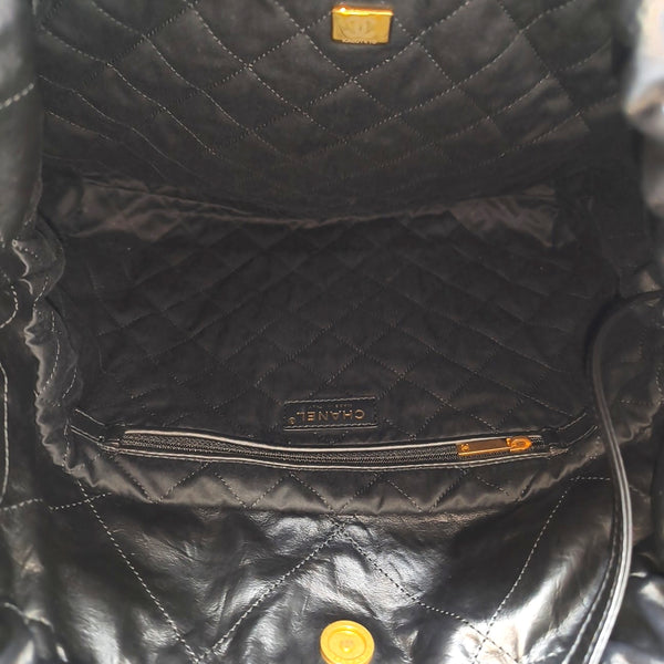 CHANEL 22 Medium Quilted Calfskin Black