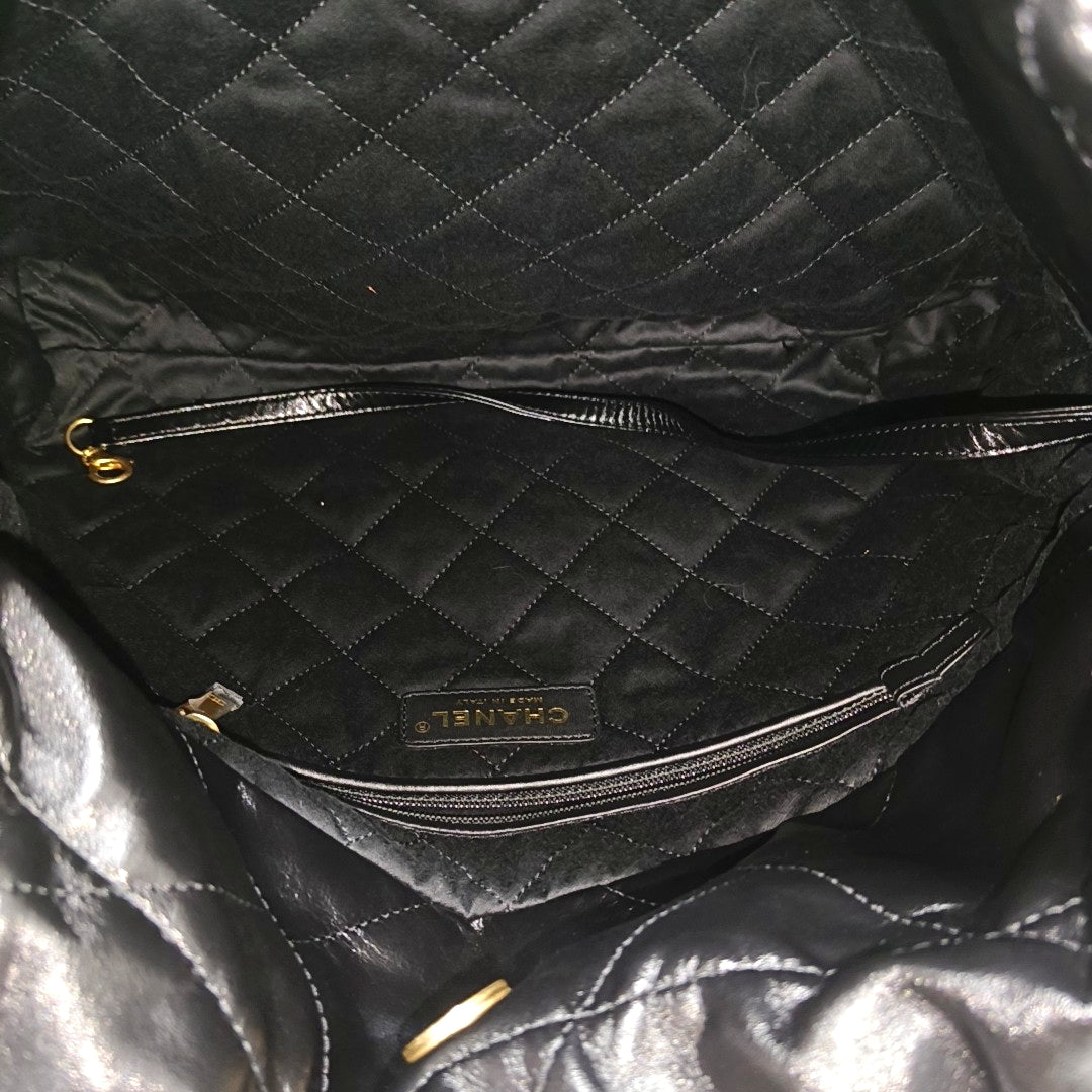 CHANEL 22 Small Quilted Calfskin Black