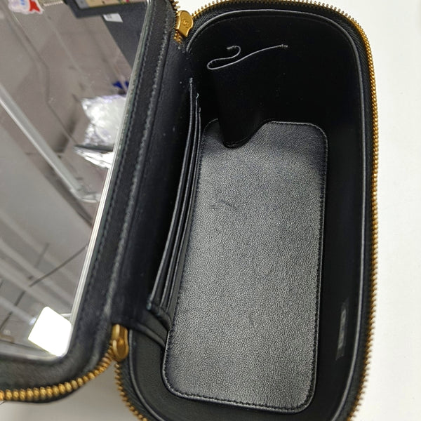 Authenticated pre-owned  VANITY CASE Quilted Lambskin Black - Shoulder Bag at Looply
